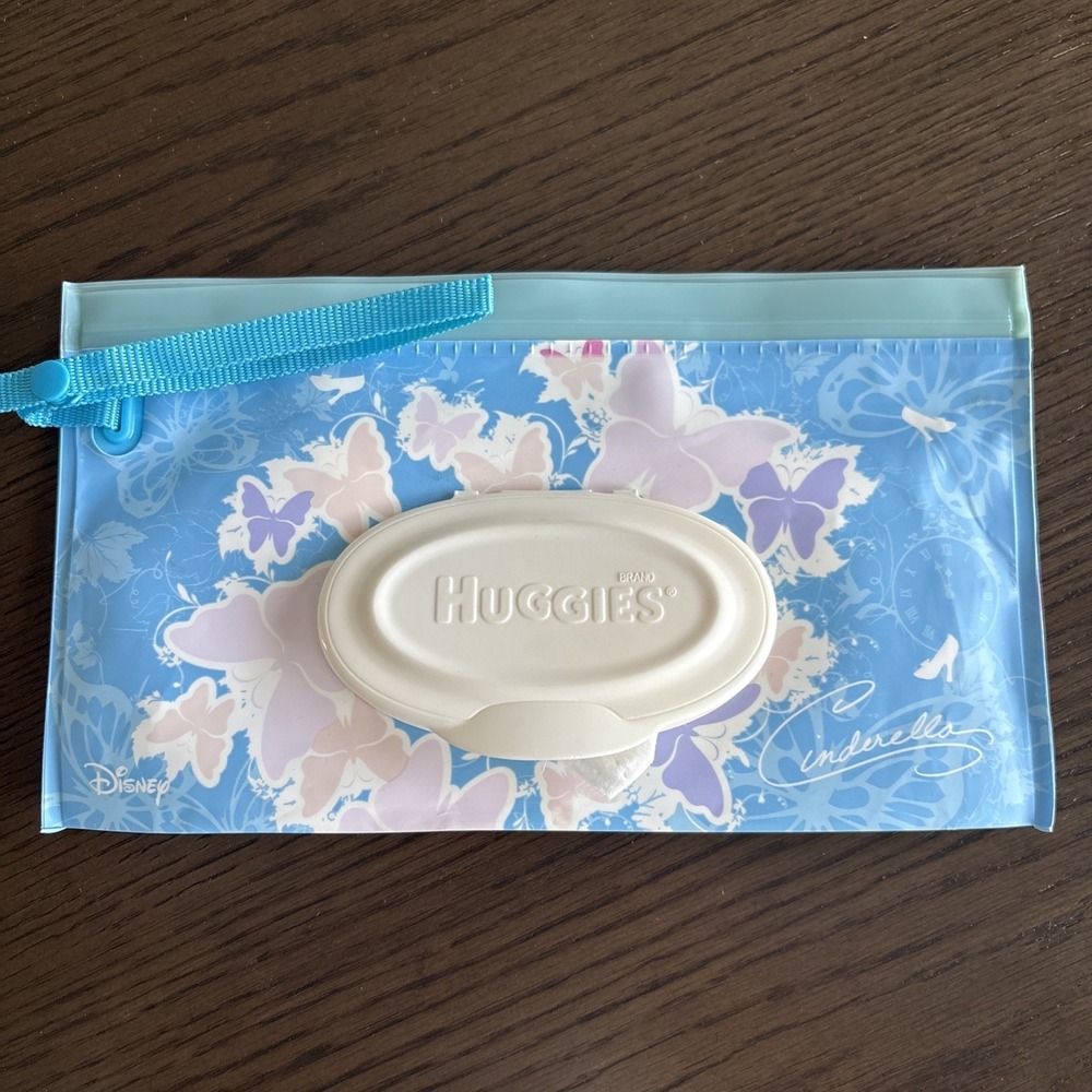 Huggies Clutch N Clean Refillable Pouch Baby Wipes Travel Container Dispenser